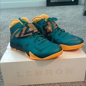 Nike Zoom LeBron Soldier 7 Shoes